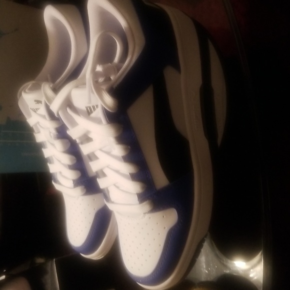 Puma shoes size 5y - Picture 3 of 4